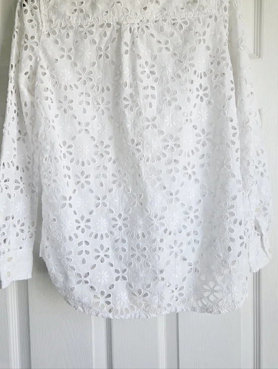 J. Crew ✨️ White Eyelet Button-Down Women's Shirt Size 6 - Picture 3 of 12